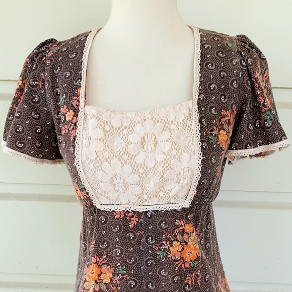 SOLD 70s Terri Petites Flutter Sleeve Dress - Picture 2 of 7